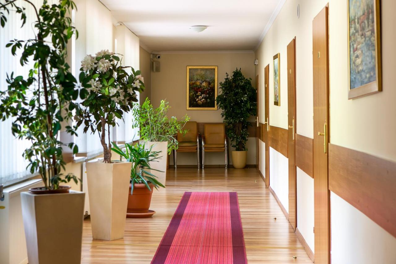 Hotel Madohora Slemien à Kocon Extérieur photo