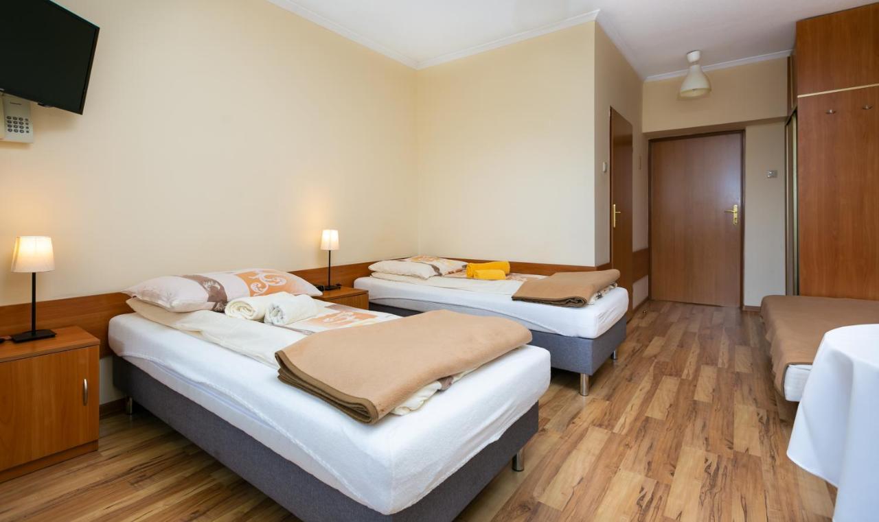 Hotel Madohora Slemien à Kocon Extérieur photo